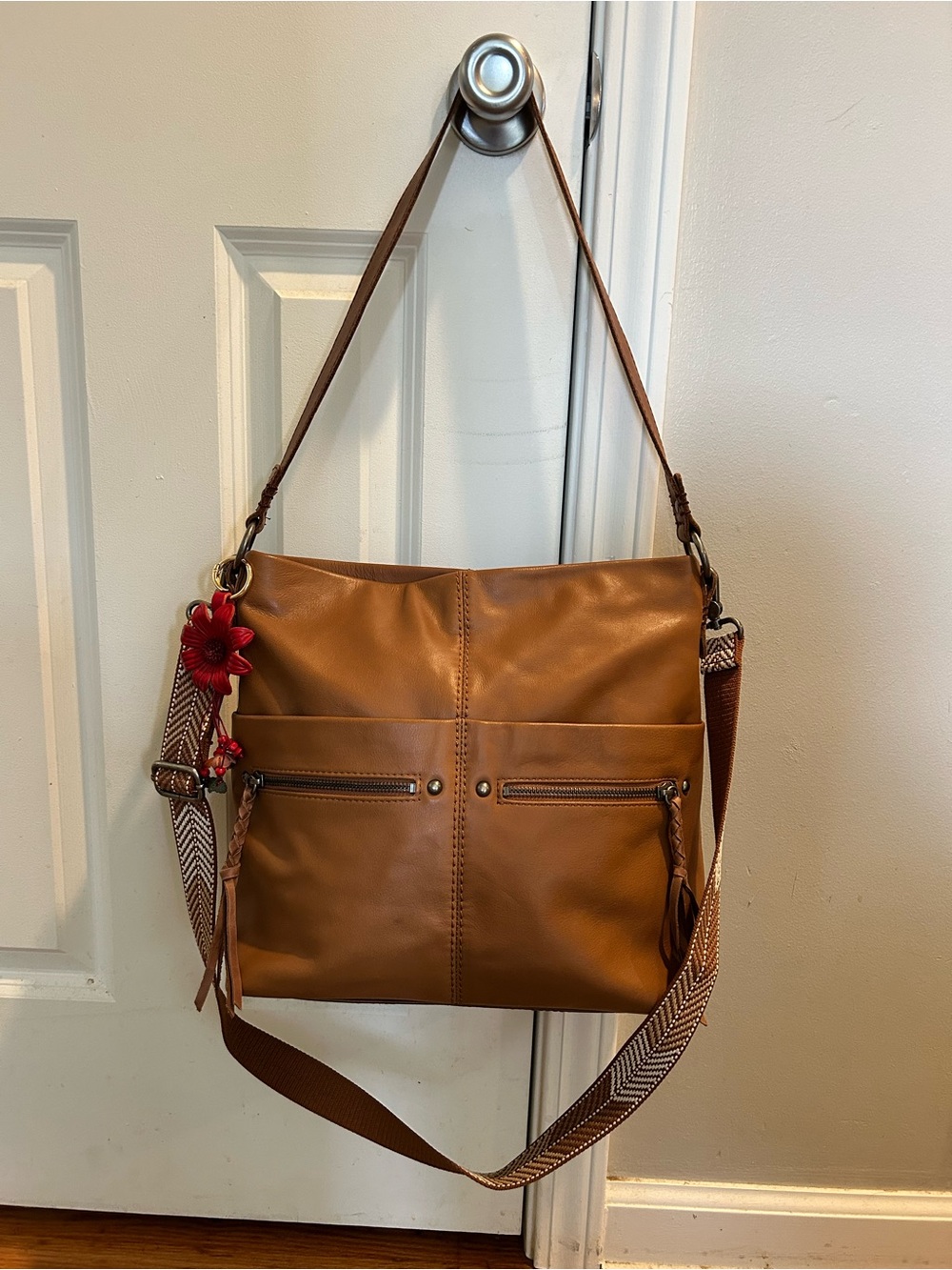 The Sak Leather Ashland Crossbody Shoulder Bag Cognac With Free Flower Charm - Picture 6 of 16